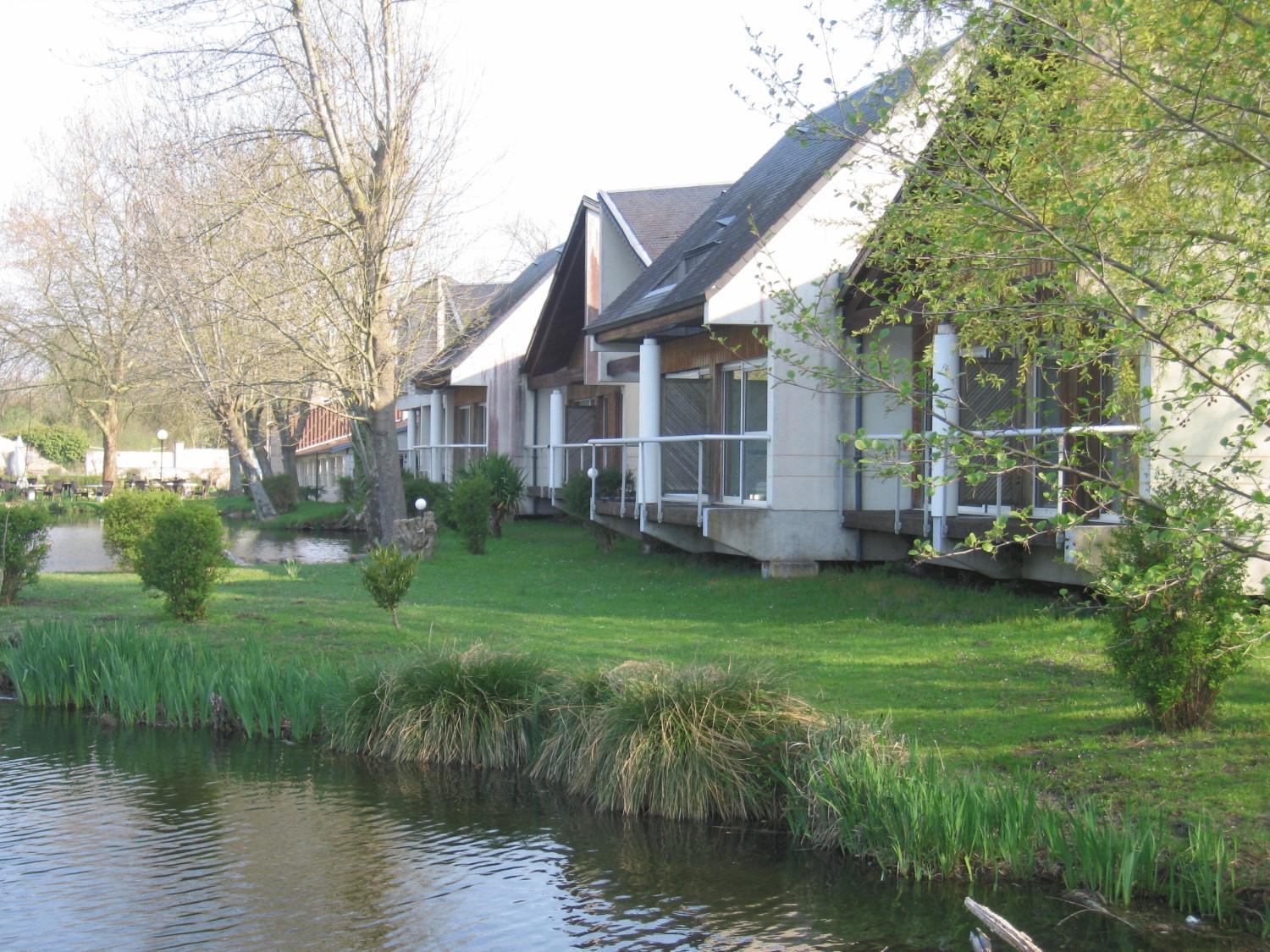 Hotel L'Ile Du Saussay Itteville Exterior photo